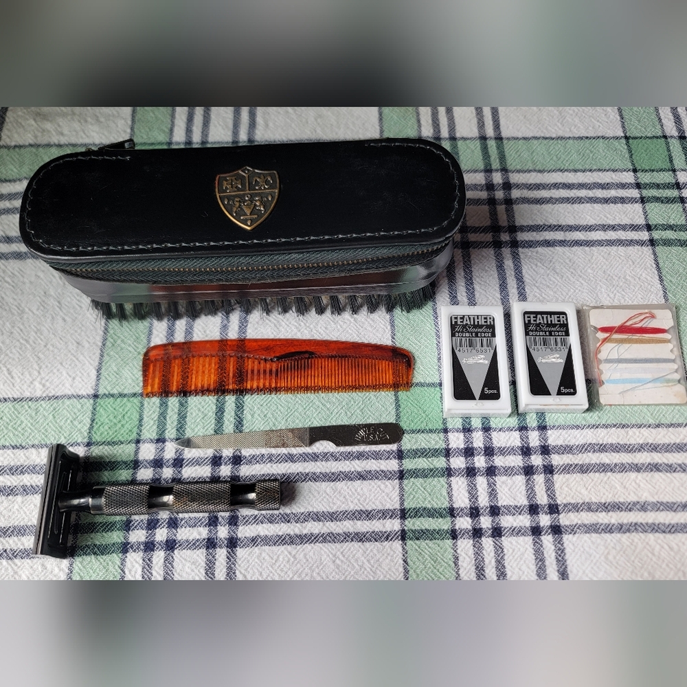 Men's Grooming Set - Picture 2 of 5